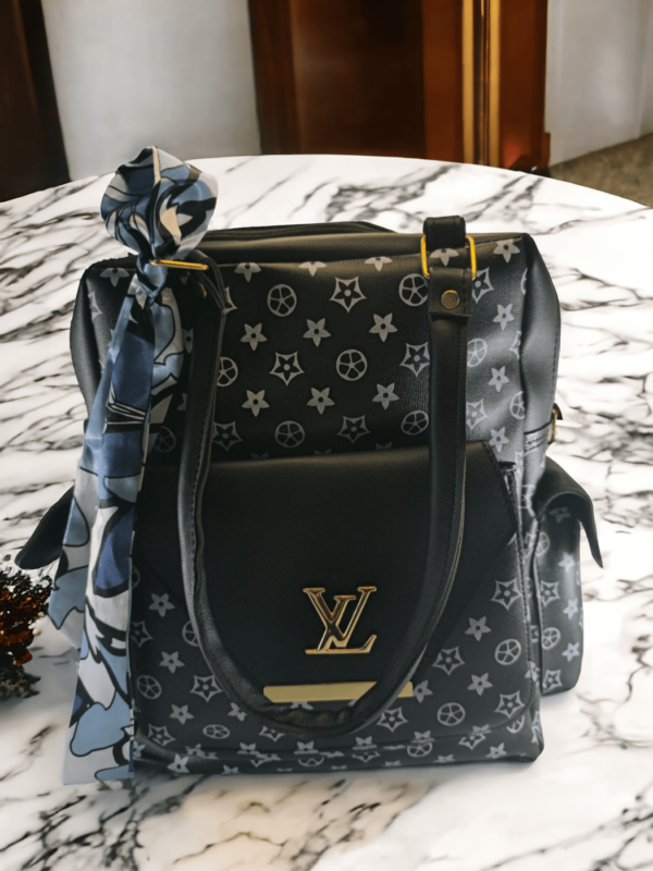 black hand bag